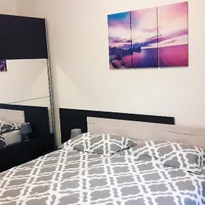Apartment Nena Near The Center With Free Parking, Pula