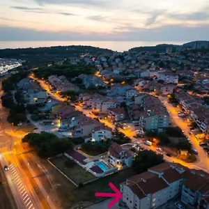Apartment New Near Sea With 3 Bedrooms And 2 Bathrooms, Pula