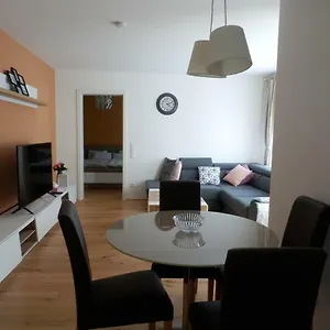 Spacious, Modern 1-bdrm Apt Near Vic & Austria Ctr Apartment Wien