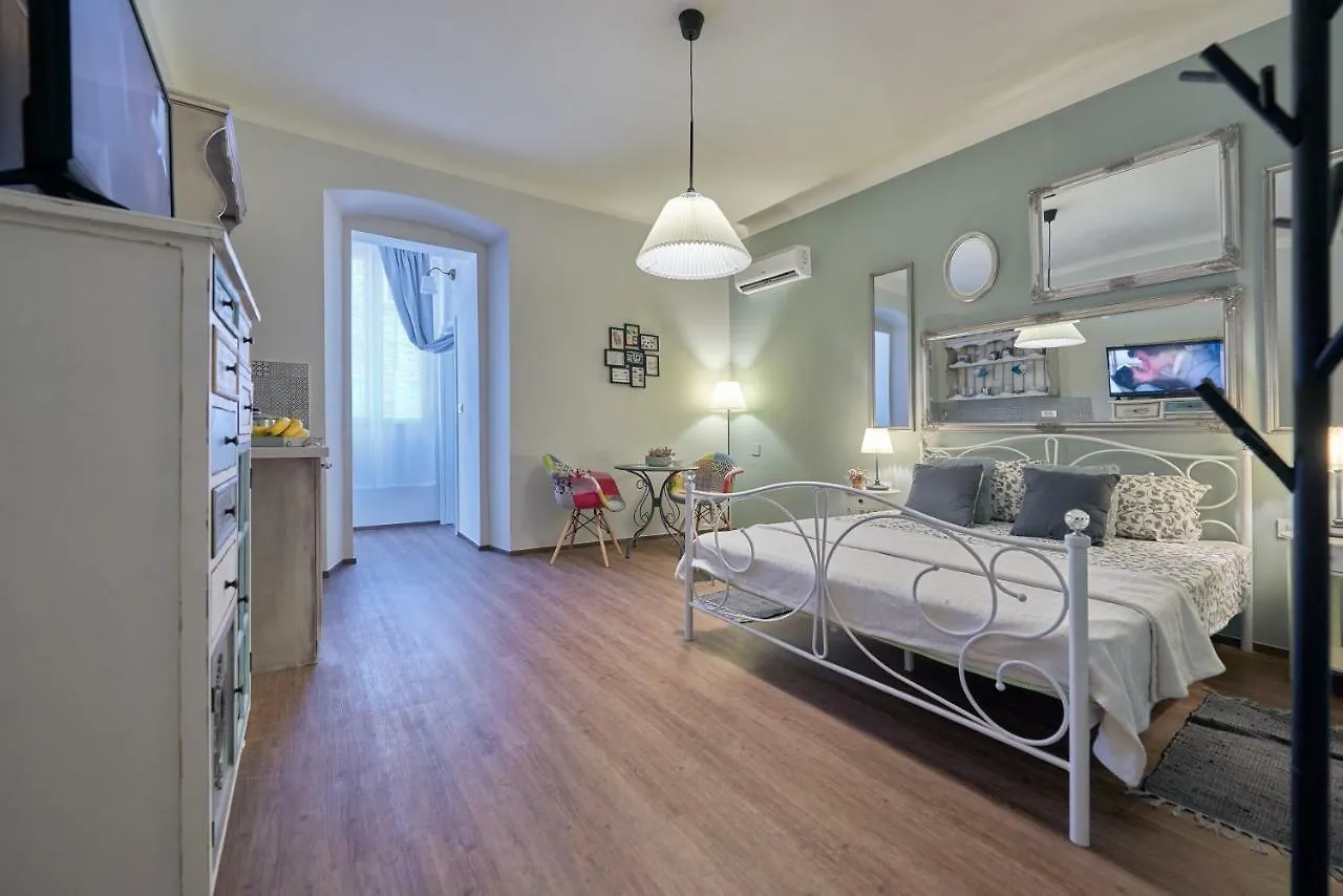 Old City Romanitic Studios 1 With Free Private Parking Pula Apartamento